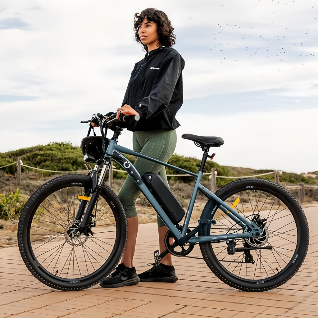 Bicicleta eléctrica e-Xplore de montaña de batería extraíble con 55 km de autonomía, 27,5" , suspensión delantera, cambio Shimano de 7 velocidades y doble disco de freno.