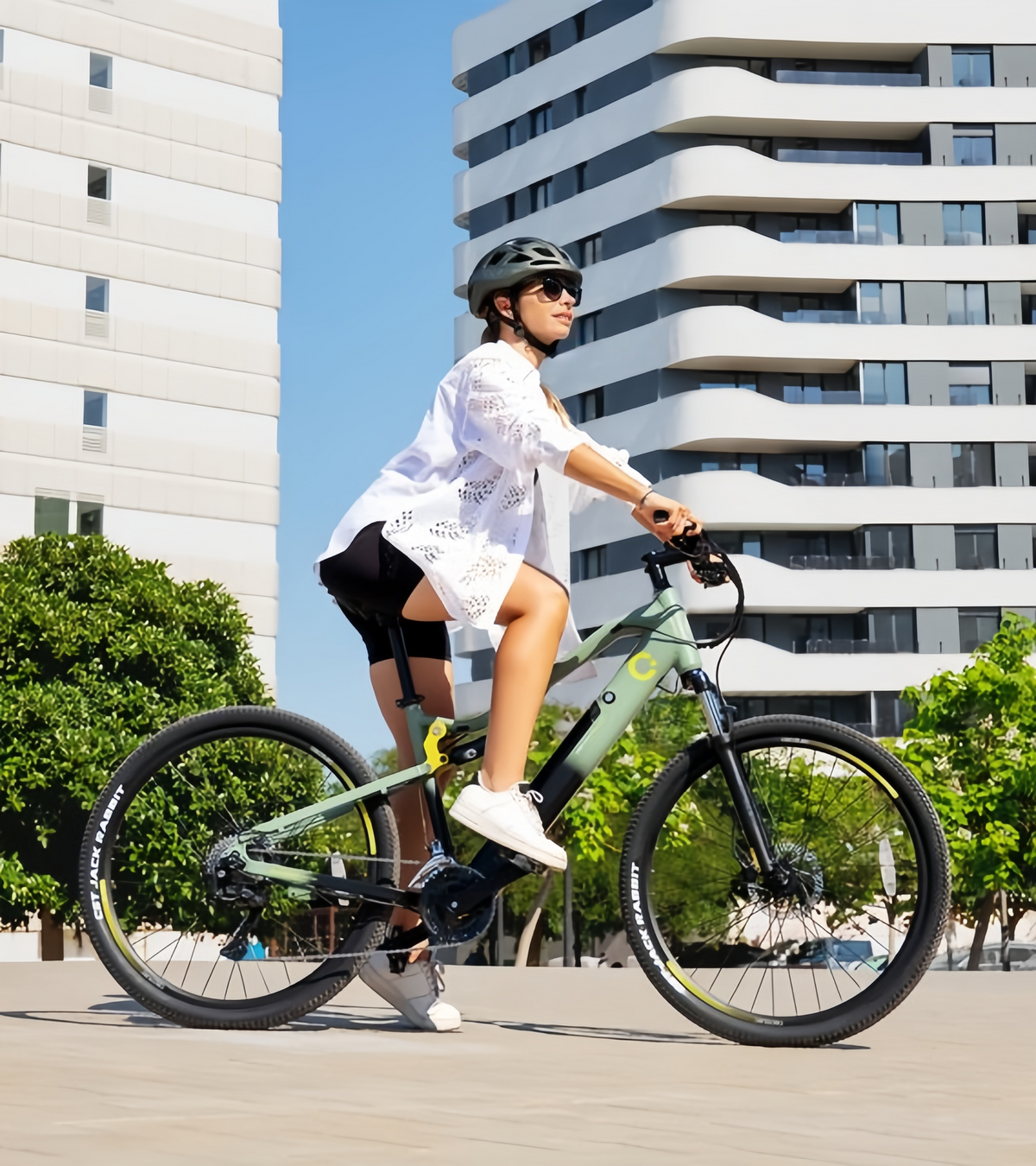 Bicicleta Mountain Millor  eléctrica de montaña 27,5", con 90Km de autonomía , doble suspensión, cambio Shimano 18 velocidades y doble disco de freno hidráulico.